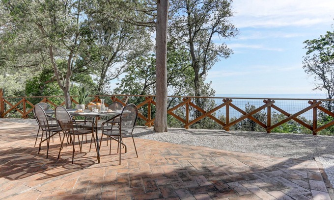 Sirolo Villa | VILLA VETTA MARINA - Deluxe Two Bedroom House