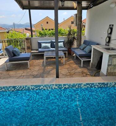 Susanj Apartment | Villa Vi apartmen in a villa with a swimming pool