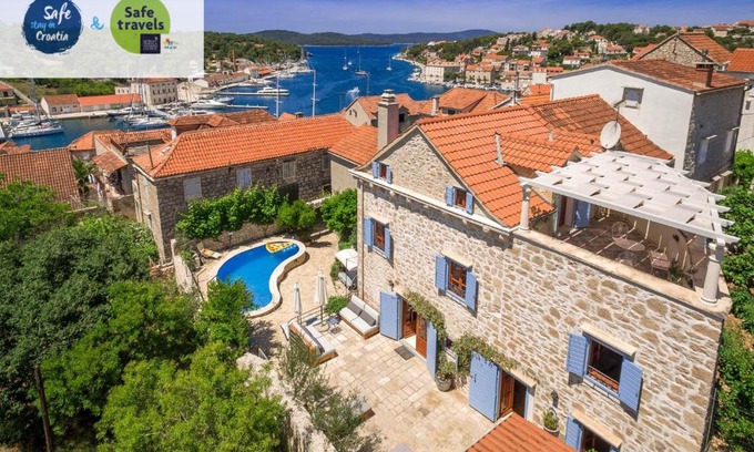 Milna (Brac) Villa | Villa Vicina Heritage villa for 9,Milna - close to restaurants and shops