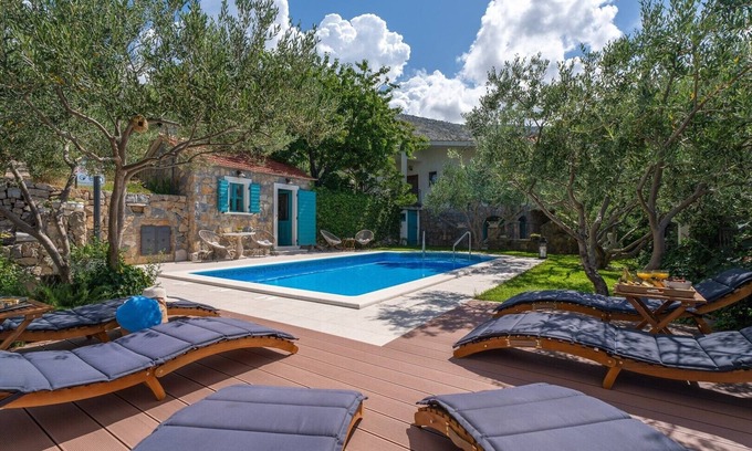 Srinjine Villa | Villa Vultana with heated pool, 4 bedrooms, 3.5 bathrooms, 10 persons max