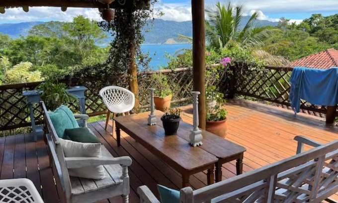 Veloso House | villa w/hot tub — 5 min from the beach!