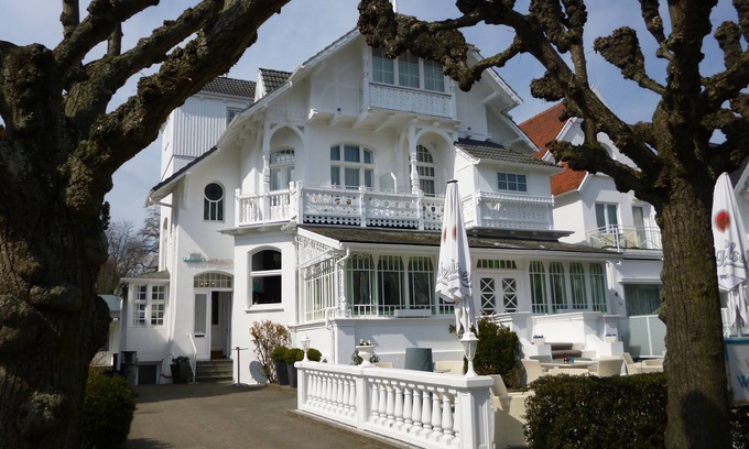 Alt-Travemunde/Ronnau Hotel | Villa WellenRausch - Adults Only