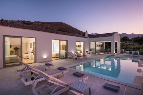 Champatha Villa | Villa White Harmony