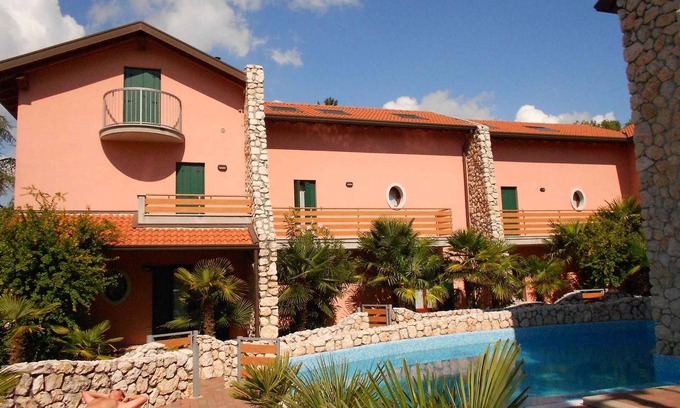 Lignano Pineta Villa | Villa with air conditioning, pool, terrace and garden