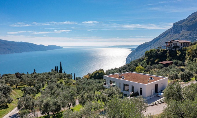Gardola Villa | Villa with breathtaking views of Lake Garda