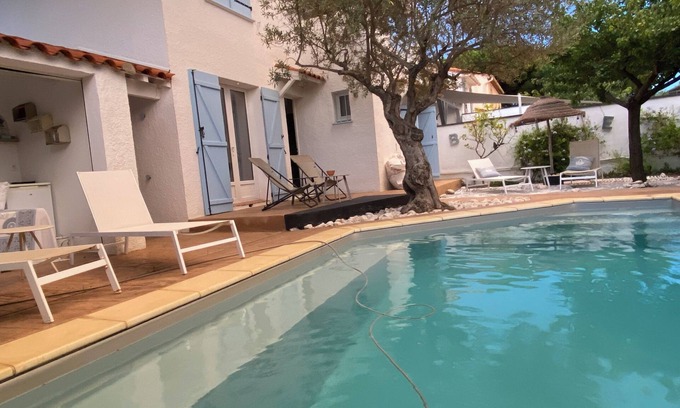 Canet-en-Roussillon House | VILLA WITH POOL: WATERFRONT SPIRIT