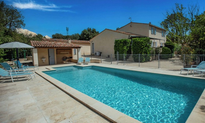 Saumane-de-Vaucluse House | Villa with air conditioning and private pool