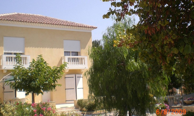 Six-Fours-les-Plages Villa | Villa with garden, air-conditioned, 200 m beaches and downtown Sanary
