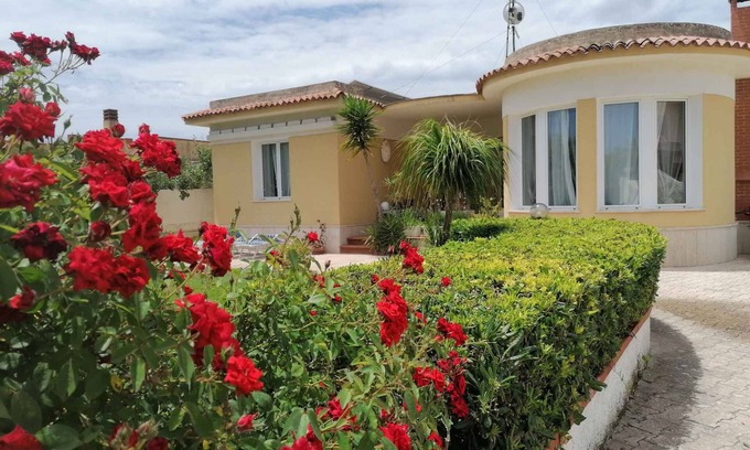 Arenella Villa | Villa with garden and WIFI