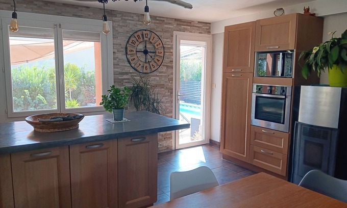 Pierrefeu-du-Var Villa | Villa with heated pool. Ideal for friends and family.