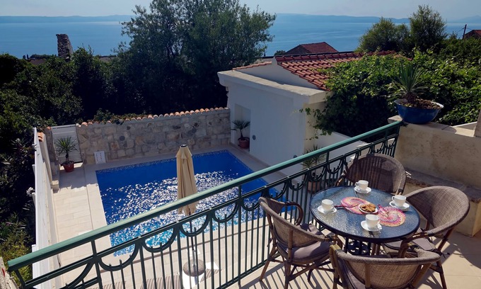 Podgora Villa | Villa with heated pool, sea view - a few minutes from the beach