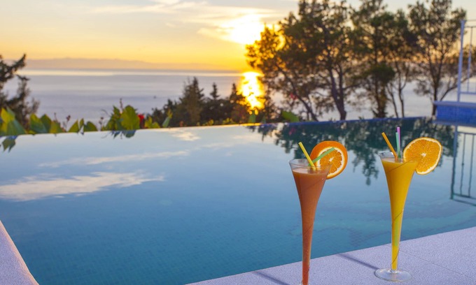 Tucepi House | Villa with infinity pool, teracce and sea view, bbq, internet, two bedrooms