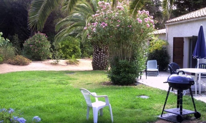 Marine de Davia Villa | Villa with land, close to the sea, beach, tennis court.