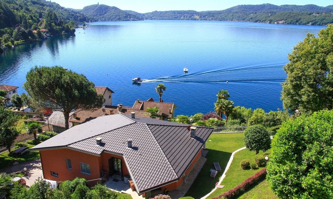 Orta San Giulio Villa | Villa with large garden and beautiful lake view FROM SATURDAY TO SATURDAY