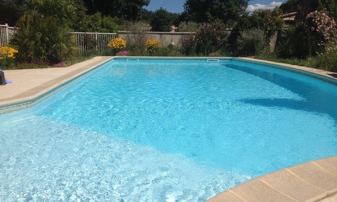 Deaux Villa | Villa with large private and secure swimming pool, quiet, sleeps 4 to 6