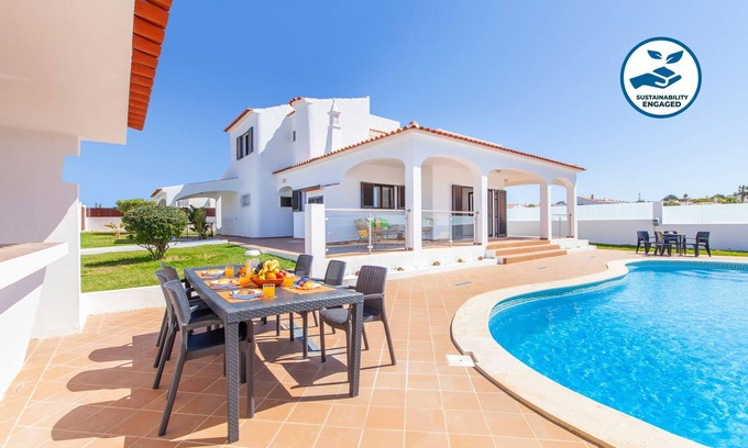 Castelo Villa | Villa with pool & BBQ 5 min from Galé Beach