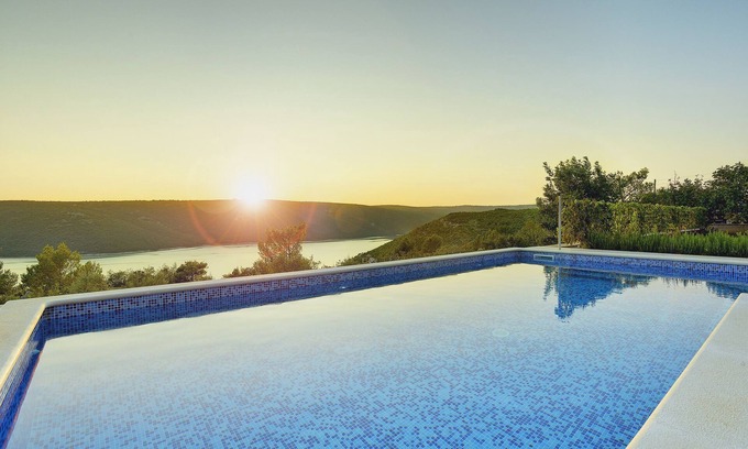 Rasa House | Villa with pool, only 1 km from the beach; fantastic view