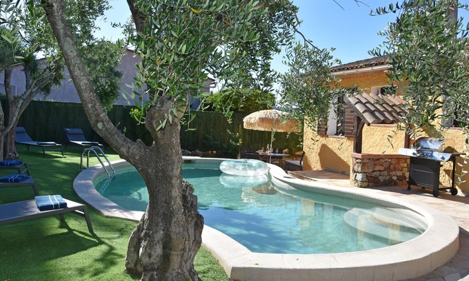 Bagnols-en-Foret House | Villa with private pool 5 min walk from village