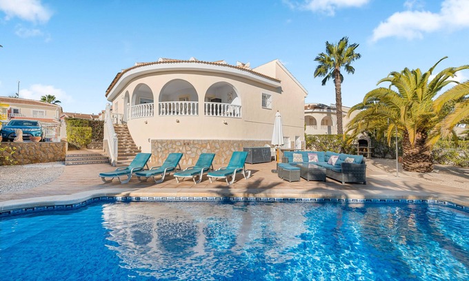 Quesada Villa | Villa with Private Pool, Garden, Air Conditioning & Wi-Fi