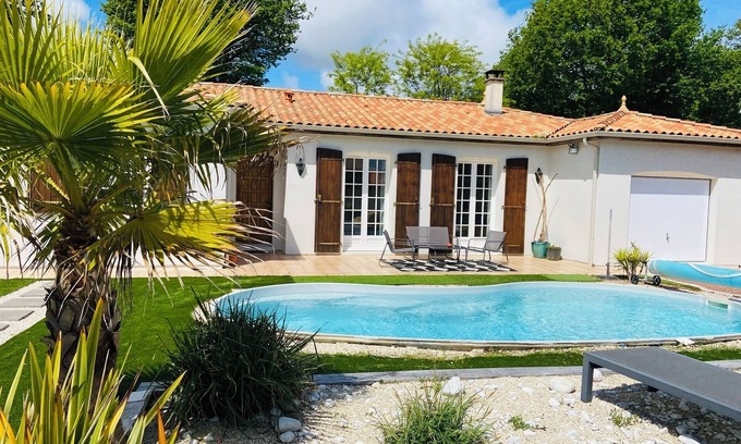 Breuillet Villa | Villa with swimming pool