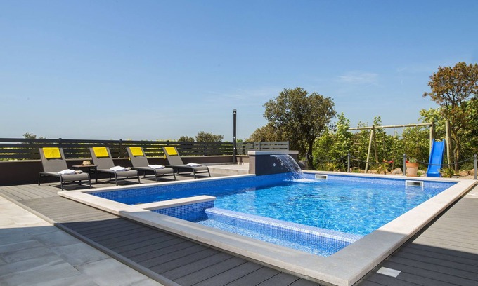 Viskovici Villa | Villa with swimming pool, outdoor kitchen, sauna, jacuzzi, play area and sea view