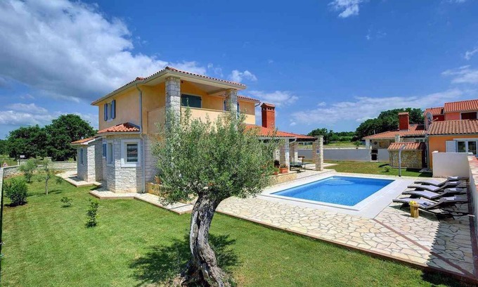 Gajana Villa | Villa with swimming pool and sun terrace