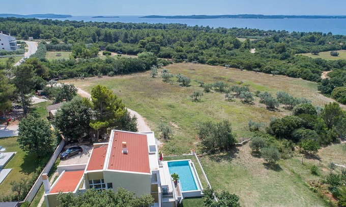 Peroj House | Villa with swimming pool, spectacular sea view, 500 m from the sea, TOP LOCATION, WiFi, grill