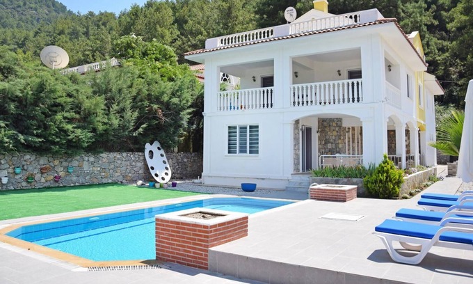 Yesiluzumlu Villa | Villa Xclusive (7 bedroom luxury villa, Sleeps up to 14 guests)