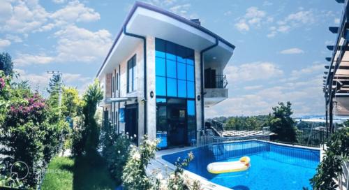 Manavgat House | Villa15 Lodge, Five-Star Stay 5BD 5-5BA Beach Access Villa with Pool , Gym, Sauna, Alfresco Dining & Garden