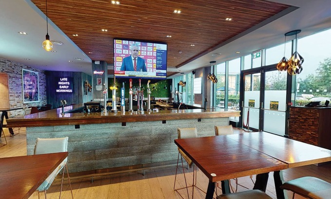 Elstree Hotel | Village Hotel London Watford