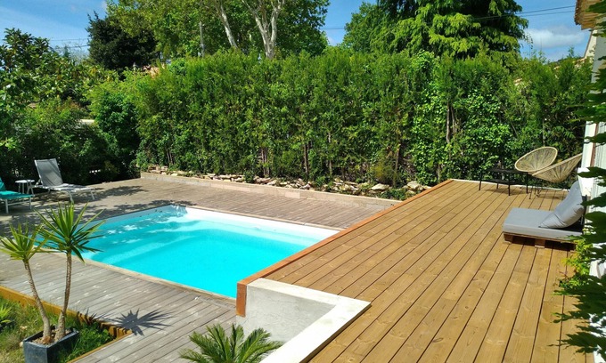 Caveirac House | Village house near Nîmes, swimming pool, treehouse, trampo, Clim, plancha