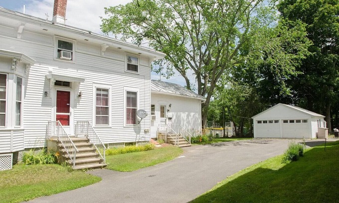 Richmond House | Village House, Sleeps 16, Free Parking, Walk to town, Mid-coast hubn