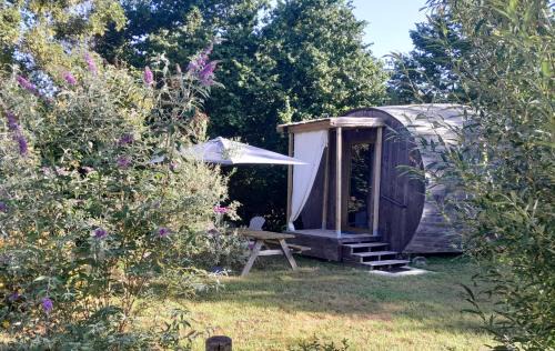 Montilliers House | " village tonneaux de tirpoil "