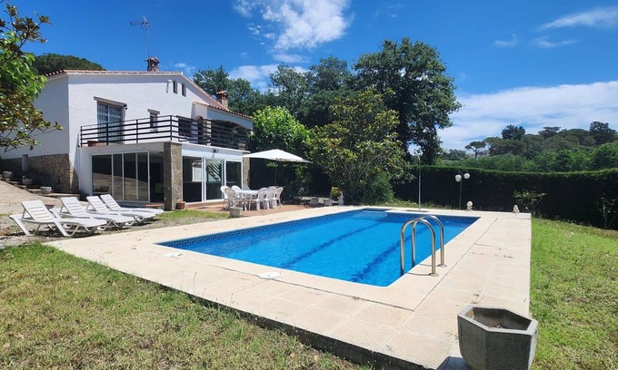 Can Carbonell House | VILLAS COSETTE/¡Descubre Villa Martina, tu oasis perfecto en la Costa Brava! Fabulosa piscina y zona de Barbacoa!
