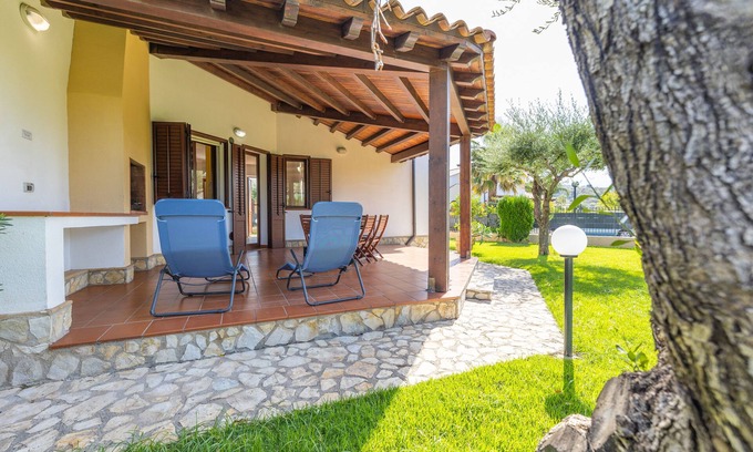 Piana Calzata Villa | VILLECEFALU. English lawn. 2 kitchens, 3 bedrooms, 3 bathrooms, veranda