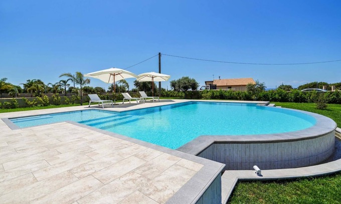 Cava dʼAliga Villa | Villetta Bianca - Three Bedroom Villa, Sleeps 8