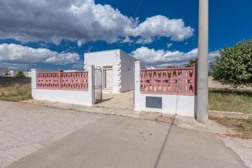 Torre Lapillo House | Villetta Giovy by BarbarHouse