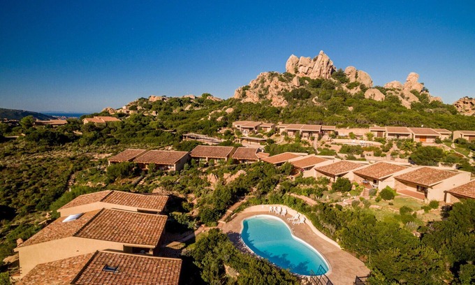 Costa Paradiso Villa | Villetta Orchidea: professional sanitization and wonderful shared pool