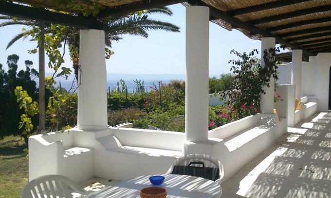 San Vincenzo Villa | Villetta Scari Stromboli, facing the sea ab 335