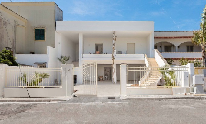 Torre Lapillo Apartment | Villetta Stella Di Mare Trilo 2 by BarbarHouse