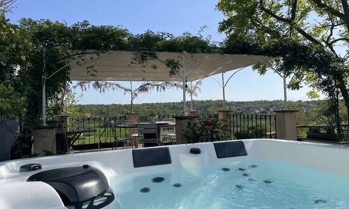 Santo Stefano Roero Villa | Villino Ca' Bianca in the land of wine, truffles and dining, disabled facilities