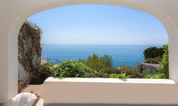 Conca dei Marini House | Villino Cara: A welcoming townhouse which faces the sun and the sea, with Free WI-FI.