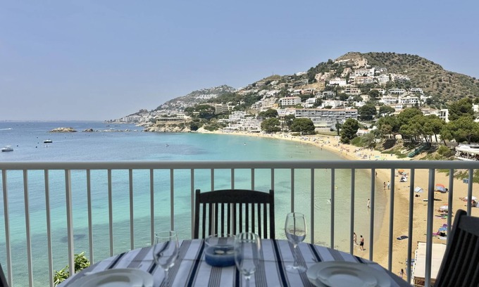 Almadraba-Canyelles Apartment | VIN. Apartment with wonderful sea views