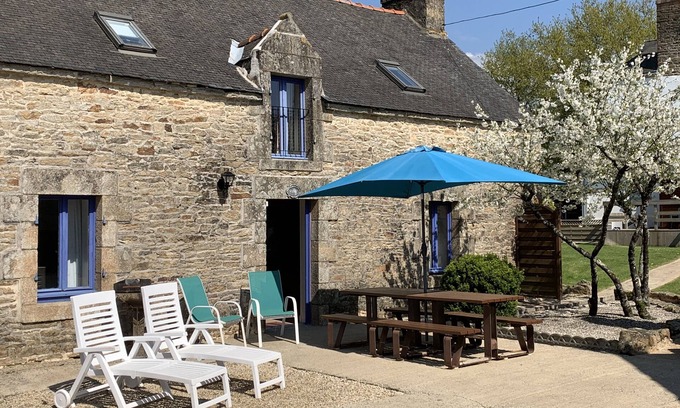 Camors Cottage | Vine Cottage - sleeps 6 with shared Heated Pool in Beautiful Rural Setting