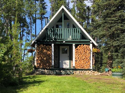 Jade City Bed & Breakfast | Vines and Puppies Hideaway