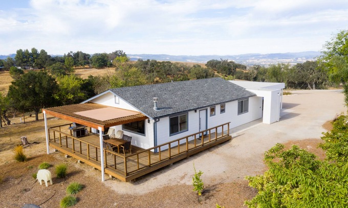 Templeton Cottage | Vines & Views. Modern designer cottage with 360-degree views of vines & wildlife