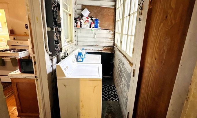 University Heights Apartment | Vintage & Affordable Unit 1 of 6