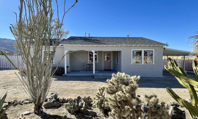Twentynine Palms House | Vintage Charm ❤︎ Speedy JTNP North Entrance ❤︎ Bright and Airy ヅ Local Host