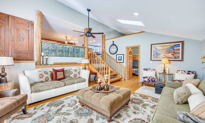 Larkspur Cottage | Vintage Larkspur Farmhouse w/Yard & Gas Grill!