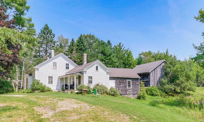 Milbridge House | Vintage Milbridge Vacation Rental ~ 6 Mi to Ocean!